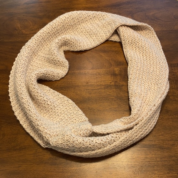 LOFT beautiful woven infinity scarf - Picture 6 of 7
